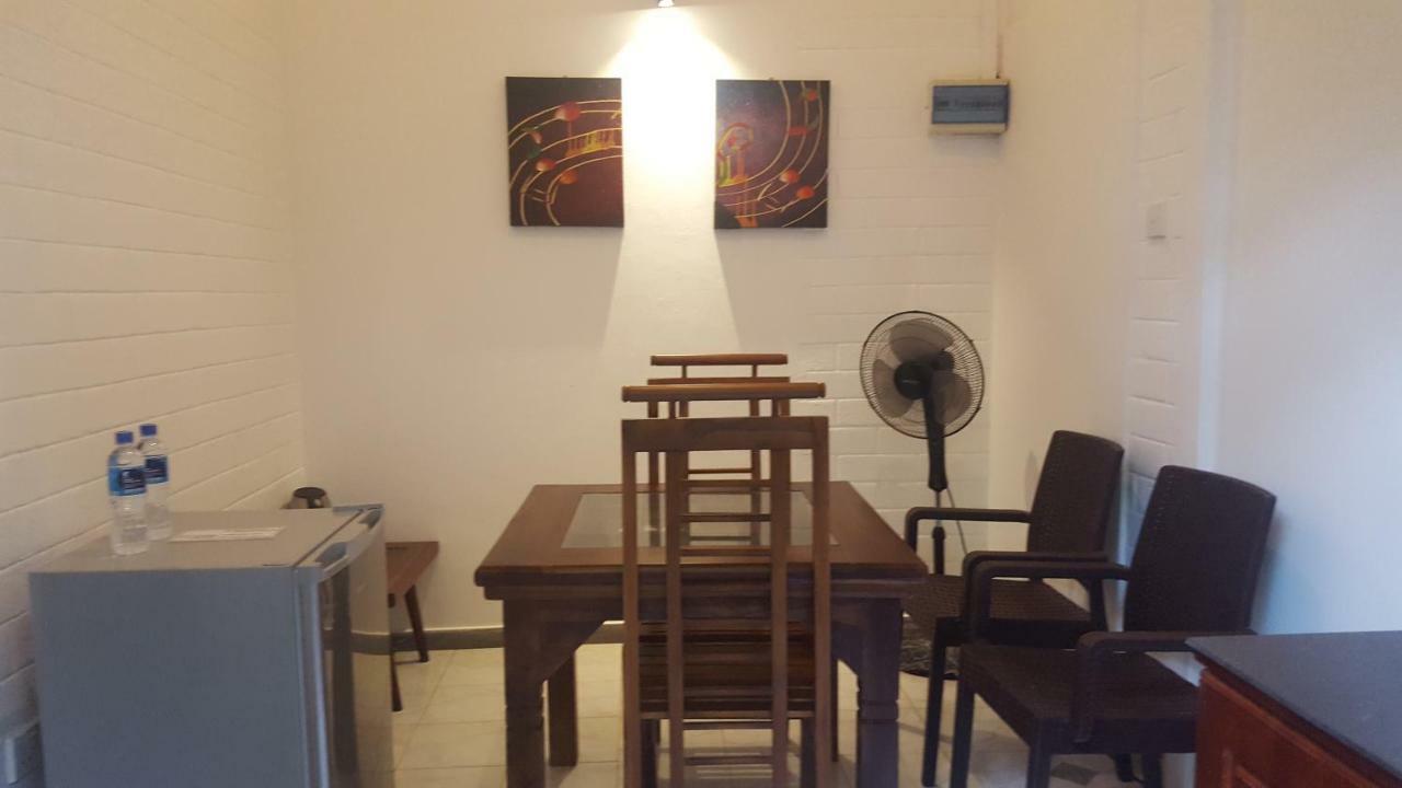 Mihilaka Holiday Homes Вадува Стая снимка